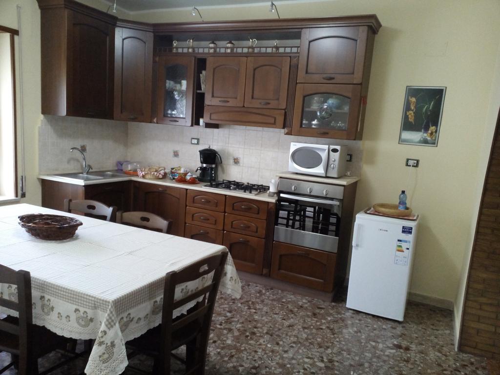 B&B A Casa Di Nonna 폰디 외부 사진