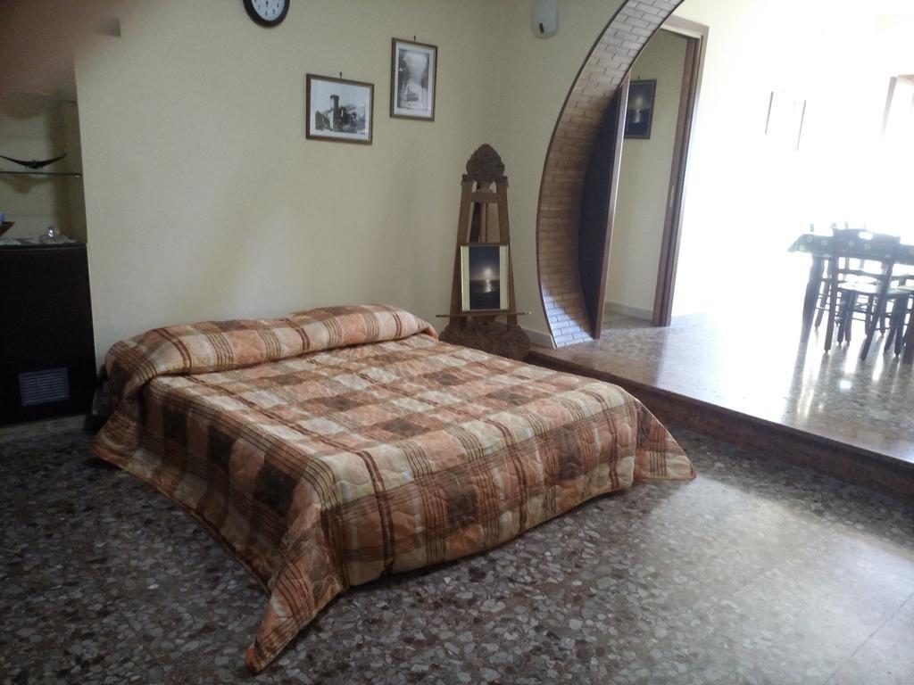 B&B A Casa Di Nonna 폰디 외부 사진